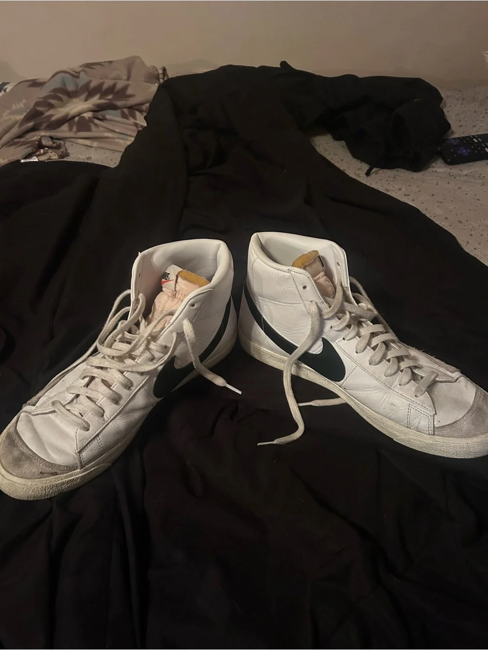 White/black Nike mid blazer 77